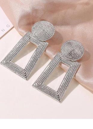 Стильные трендовые серьги геометрия