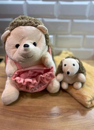 Игрушка, плед, подушка