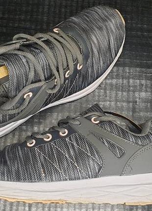 Спортивні кросівки crane