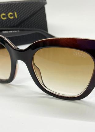 Женские солнцезащитные очки коричневые с градиентом в пластиковой оправе