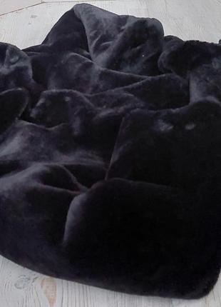 Женская шуба из искуственного меха черного цвета5 фото