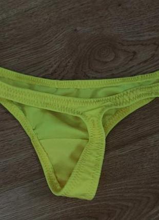 staruyu-kartinki-zheltih-stringov-golie-mulatki-latinki