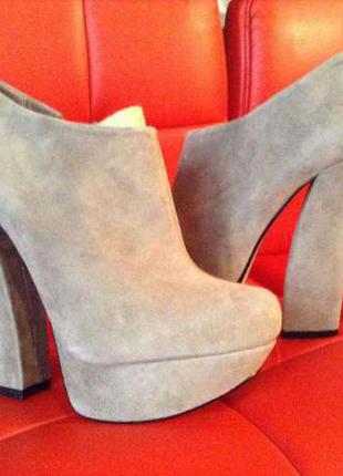 Чарівні бежеві туфлі на платформі, 26 см по устілці. aldo