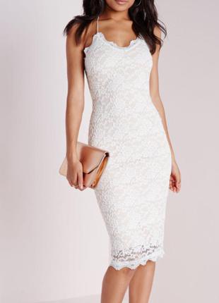 Шикарну мереживну сукню біле міді