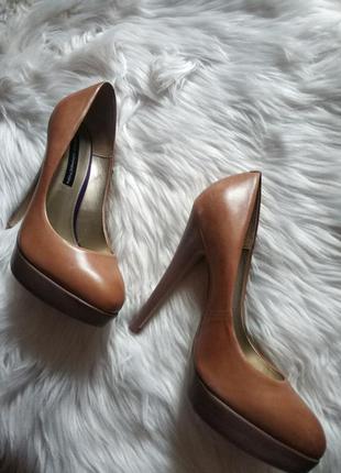 Туфли на высоком каблуке