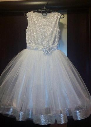 Невероятно нежное, очень красивое и пышное платье на утренник или фотосессию!