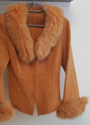 Пиджак hand made. натуральный мех, дорогая ткань. размер - s-m.