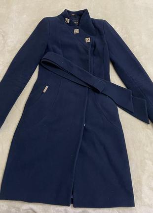 Осіннє кашемірове пальто в темно-синьому кольорі