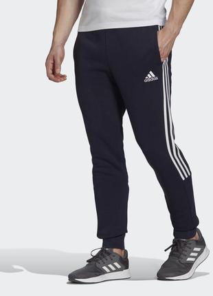 Штани мужские adidas essentials fleece tapered cuff 3-stripes gk8977