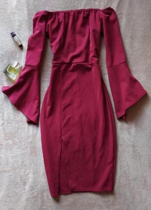 Плотное сексуальное платье футляр с оголенными плечами и разрезом на ножке цвета марсала3 фото