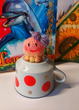 Очарователтная іграшка амігурумі-осьміножка. ручна робота.