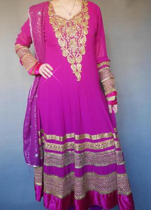 Индийский костюм, анаркалы, сари.