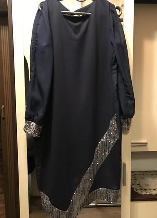 Сукню на будь-який випадок,ошатне декороване паєтками