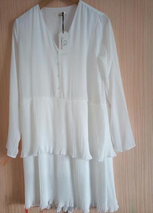 Нове плаття плісе. туреччина