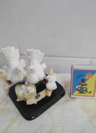 Керамическая статуэтка семья белых голубей с четырьмя птенцами в гнезде9 фото