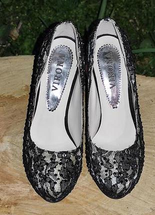 Virona~ красиві стильні туфлі р 35