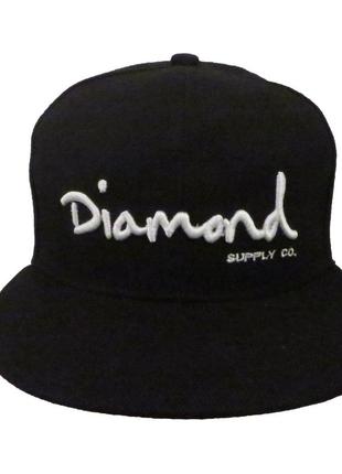Кепка черная с белой надписью diamond