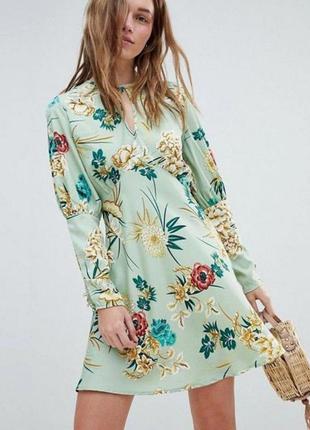 Ніжне атласну сукню