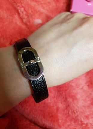 Часы сердечко,можно на руке и можно на шеи носить