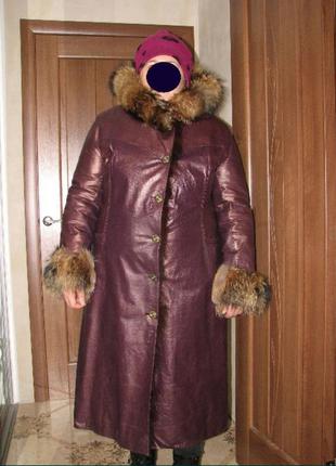 Кожаное, женское пальто в хорошем состоянии, 52 размер лисица/енот
