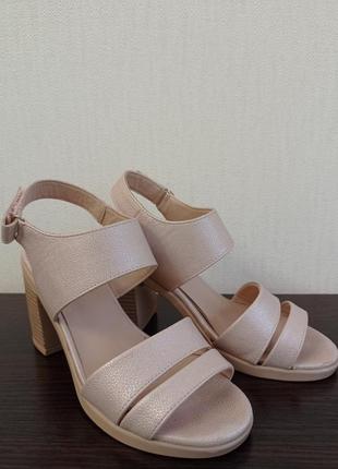 Босоніжки шкіряні, босоніжки на підборах, босоніжки4 фото