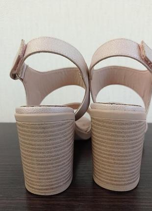 Босоніжки шкіряні, босоніжки на підборах, босоніжки5 фото