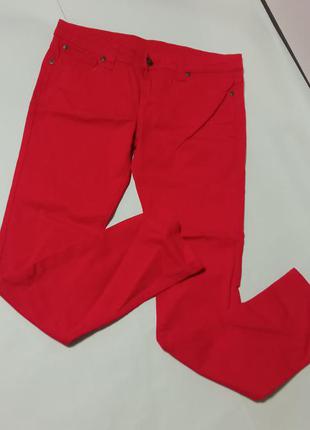 Нові червоні джинси