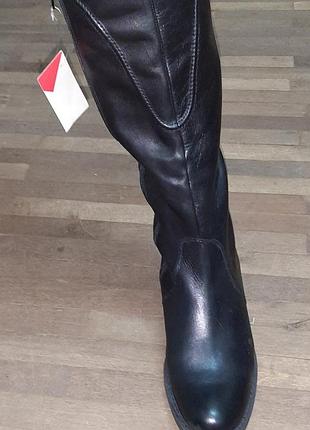 Чоботи жіночі.