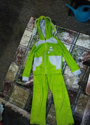 Спортивный костюм на девочку