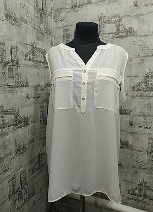 Белая блузка безрукавка с карманами на груди с замочками
