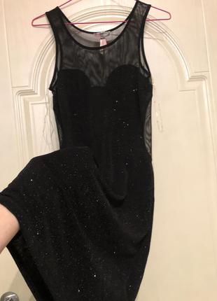 Изысканное чёрное платье.