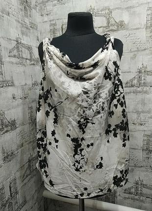 Белая в черных цветах майка блузка безрукавка