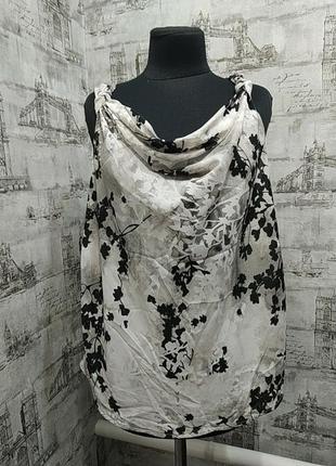 Белая в черных цветах майка блузка безрукавка