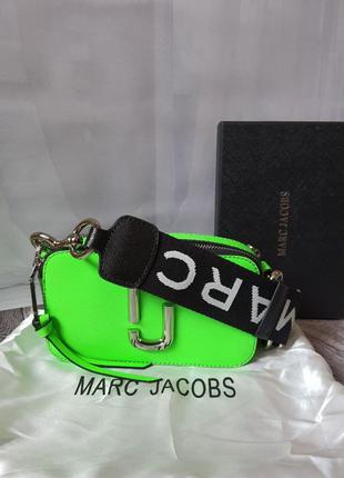 Marc jacobs snapshot fluorescent брендовая женская крутая неоновая салатовая сумочка натуральная кожа жіноча модна неонова зелена сумка шкіра5 фото