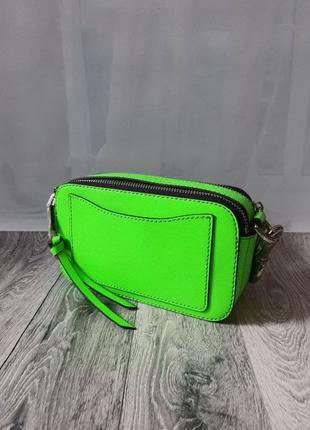 Marc jacobs snapshot fluorescent брендовая женская крутая неоновая салатовая сумочка натуральная кожа жіноча модна неонова зелена сумка шкіра2 фото