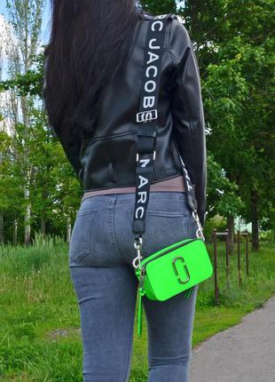 Marc jacobs snapshot fluorescent брендовая женская крутая неоновая салатовая сумочка натуральная кожа жіноча модна неонова зелена сумка шкіра9 фото
