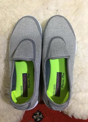 Кроссовкѕкесһегѕ performance go walk impress жіночі прогулянкові з піноматеріалу з ефектом пам'я