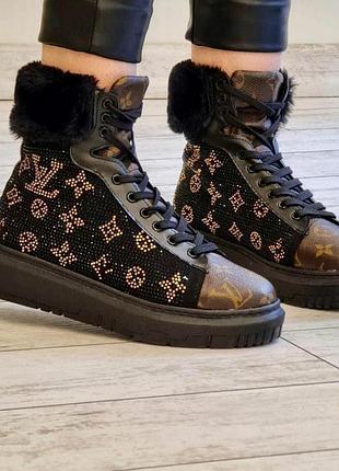 Стильні брендові черевички на флісі.