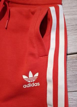 Спортивные трикотажные красные шорты adidas унисекс 4-5 лет2 фото