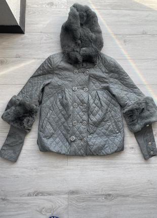 Шкіряна курточка з уплатным хутром2 фото