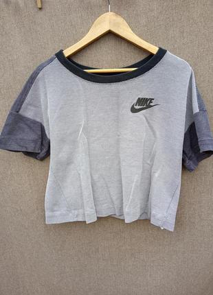 Nike футболка короткая