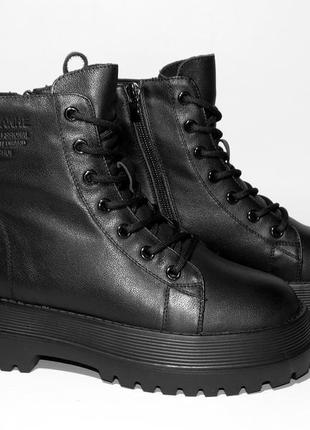 Женские ботинки на шнуровке