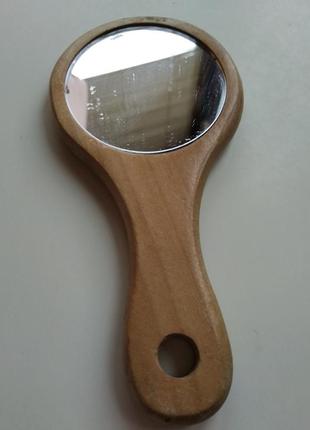 Маленькое зеркальце с деревянной ручкой зеркало1 фото