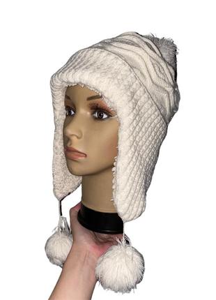 Стильная женская молочная зимняя шапка ушанка