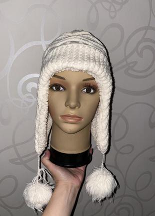Стильна жіноча молочна зимова шапка вушанка6 фото