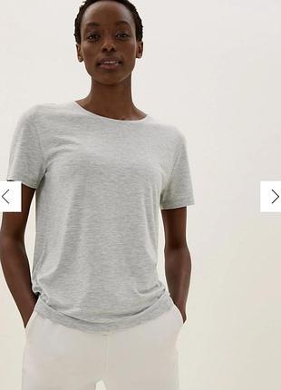 Футболка оверсайз вільний стиль з класичним заокругленням навколо шиї