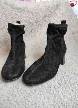 Черные с люрексом текстильные люрексовые ботинки сапожки на каблуке
