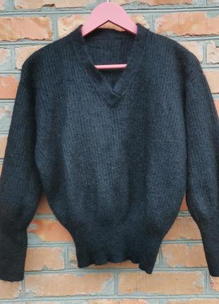 Розкішний італійський мохеровий светр з v-вирізом1 фото