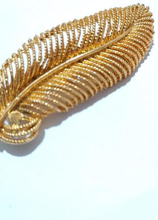 Брошка перо, аркуш у золотому кольорі