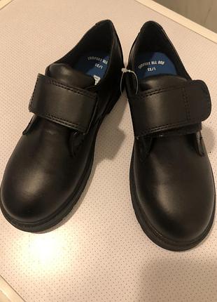 Дитяче взуття черевики на липучках нові